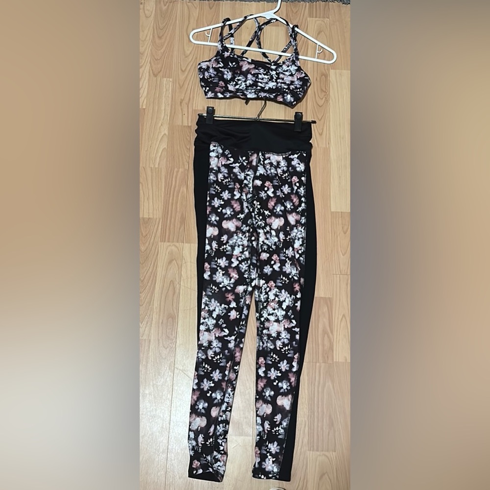 Splendid Yoga Outfit XS Sports Bra and Leggings Floral